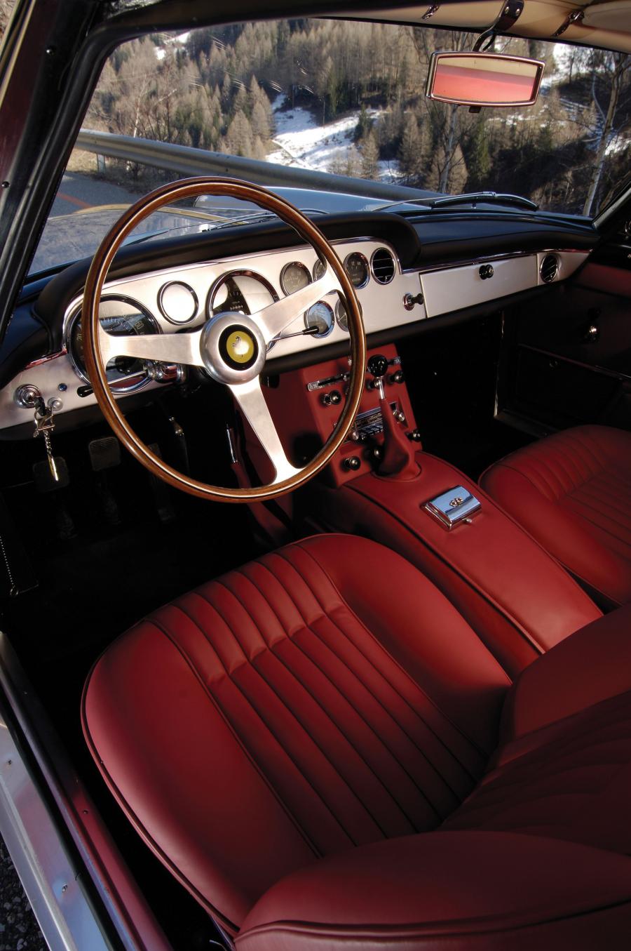  Ferrari 250 GTE 1963 года  (фото 6 из 24)